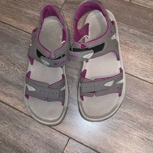 Columbia sandals size 10 NEVER WORN